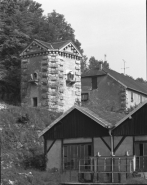 Le pigeonnier vu depuis le sud-est en 1992. © Région Bourgogne-Franche-Comté, Inventaire du patrimoine