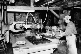 Polissoir en fonctionnement. © Région Bourgogne-Franche-Comté, Inventaire du patrimoine