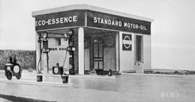 Exemple de construction dans les années 1930 : poste d'essence de route. © Région Bourgogne-Franche-Comté, Inventaire du patrimoine