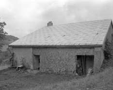 Façade antérieure avec galerie fermée en tavaillons. © Région Bourgogne-Franche-Comté, Inventaire du patrimoine