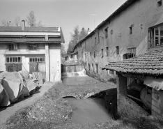 Canal vu d'aval et façade postérieure de l'atelier de réparation. © Région Bourgogne-Franche-Comté, Inventaire du patrimoine