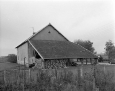 Vue des façades latérale gauche et postérieure, de trois quarts gauche. © Région Bourgogne-Franche-Comté, Inventaire du patrimoine