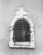 Détail d'une niche sur la façade latérale droite. © Région Bourgogne-Franche-Comté, Inventaire du patrimoine
