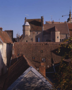 Vue des toitures des édifices de la ville depuis la rue de l'Abreuvoir. © Région Bourgogne-Franche-Comté, Inventaire du patrimoine