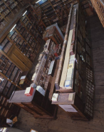 Intérieur de la bibliothéque : vue plongeante depuis la galerie. © Région Bourgogne-Franche-Comté, Inventaire du patrimoine