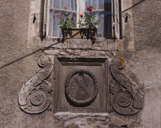 Maison ni repérée ni sélectionnée : détail du décor daté 1760. © Région Bourgogne-Franche-Comté, Inventaire du patrimoine
