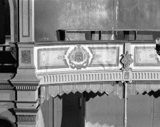 Intérieur : détail du décor au-dessus du premier balcon. © Région Bourgogne-Franche-Comté, Inventaire du patrimoine