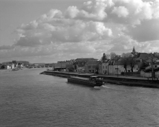 Vue du quai Mavia depuis l'ancien pont suspendu. © Région Bourgogne-Franche-Comté, Inventaire du patrimoine