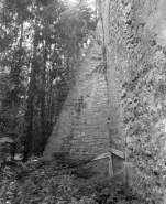 Restes de rempart du bastion de la Visitation (derrière la rue Cécile) : détail d'un contrefort. © Région Bourgogne-Franche-Comté, Inventaire du patrimoine