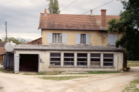 Façade latérale depuis le nord. © Région Bourgogne-Franche-Comté, Inventaire du patrimoine