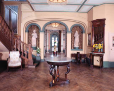 Intérieur : vestibule de face. © Région Bourgogne-Franche-Comté, Inventaire du patrimoine