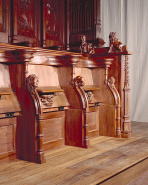 Vue des deux premières stalles basses, avant teinture définitive. © Région Bourgogne-Franche-Comté, Inventaire du patrimoine