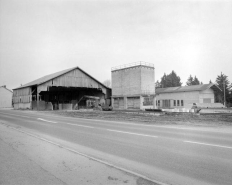 Atelier de fabrication (sciage), silo à sciure et atelier de réparation. © Région Bourgogne-Franche-Comté, Inventaire du patrimoine