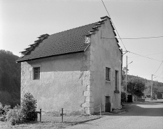 Façade antérieure et face droite. © Région Bourgogne-Franche-Comté, Inventaire du patrimoine