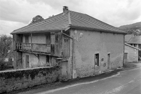 Façade antérieure et face droite. © Région Bourgogne-Franche-Comté, Inventaire du patrimoine