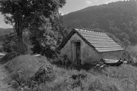 Grenier fort en pierres à Montépile, hameau de Septmoncel. © Région Bourgogne-Franche-Comté, Inventaire du patrimoine