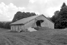 Face sud-ouest et façade postérieure. © Région Bourgogne-Franche-Comté, Inventaire du patrimoine