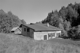 Façade antérieure et face sud-ouest. © Région Bourgogne-Franche-Comté, Inventaire du patrimoine