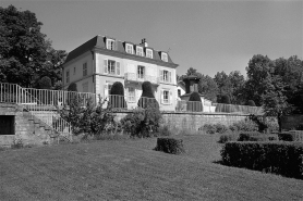 Façade sur jardin de la demeure. © Région Bourgogne-Franche-Comté, Inventaire du patrimoine