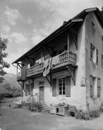 Façade gauche et balcon en galerie. © Région Bourgogne-Franche-Comté, Inventaire du patrimoine