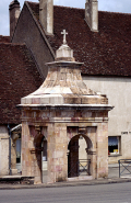 Vue de trois quarts gauche depuis le route. © Région Bourgogne-Franche-Comté, Inventaire du patrimoine