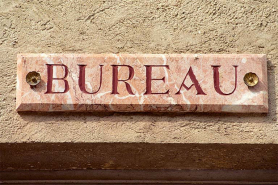 Plaque de marbre du bureau. © Région Bourgogne-Franche-Comté, Inventaire du patrimoine