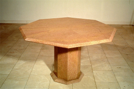 Production : table en marbre de Balanod. © Région Bourgogne-Franche-Comté, Inventaire du patrimoine