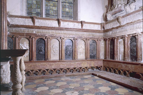 Détail : bas-reliefs n° 4 à 12. Façades sud et ouest de la chapelle. © Région Bourgogne-Franche-Comté, Inventaire du patrimoine