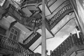 Immeuble : détail de l'escalier sur cour : vue allongée. © Région Bourgogne-Franche-Comté, Inventaire du patrimoine