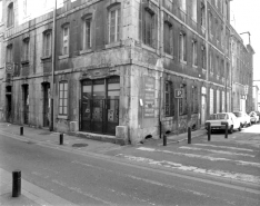 Immeuble : vue d'ensemble depuis l'angle des rues Jean Petit et Courbet. © Région Bourgogne-Franche-Comté, Inventaire du patrimoine