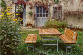Table et bancs. © Région Bourgogne-Franche-Comté, Inventaire du patrimoine
