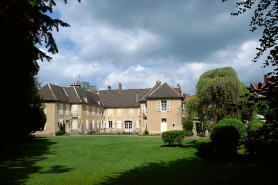 Vue de la façade postérieure depuis le parc. © Région Bourgogne-Franche-Comté, Inventaire du patrimoine