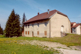 Façade antérieure et face droite. © Région Bourgogne-Franche-Comté, Inventaire du patrimoine