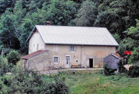 Vue éloignée de la façade antérieure. © Région Bourgogne-Franche-Comté, Inventaire du patrimoine