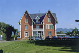 Façade sud-est du logement patronal. © Région Bourgogne-Franche-Comté, Inventaire du patrimoine