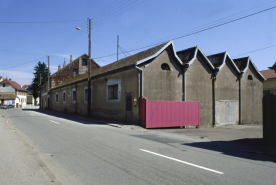 Atelier de fabrication longeant la rue d'Etueffont. © Région Bourgogne-Franche-Comté, Inventaire du patrimoine