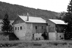 Façade le long de l'Orbe et face droite. © Région Bourgogne-Franche-Comté, Inventaire du patrimoine