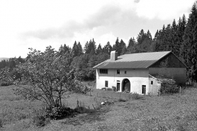 Façade sud-est, vue éloignée. © Région Bourgogne-Franche-Comté, Inventaire du patrimoine