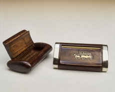 Tabatières ornées d'une diligence. © Région Bourgogne-Franche-Comté, Inventaire du patrimoine