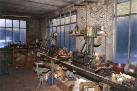 Intérieur de l'atelier de montage et de finition des pipes. © Région Bourgogne-Franche-Comté, Inventaire du patrimoine