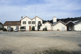 Façade postérieure des bâtiments sur rue. © Région Bourgogne-Franche-Comté, Inventaire du patrimoine