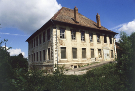 Vue de trois quarts arrière du château. © Région Bourgogne-Franche-Comté, Inventaire du patrimoine