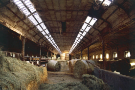 Intérieur de l'étable. © Région Bourgogne-Franche-Comté, Inventaire du patrimoine