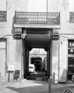 Façade postérieure du corps de logis sur cour, détail de l'entrée cochère. © Région Bourgogne-Franche-Comté, Inventaire du patrimoine