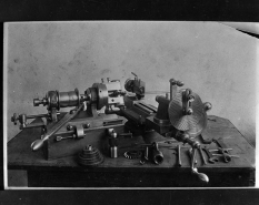 Exemple de machine du constructeur mécanicien Lizon : machine de tournerie liée à la fabrication des manches d'outils ? © Région Bourgogne-Franche-Comté, Inventaire du patrimoine