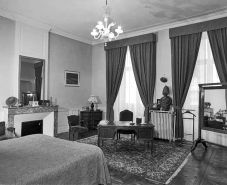 Chambre à l'ouest du grand salon, vue de l'angle sud-est. © Région Bourgogne-Franche-Comté, Inventaire du patrimoine