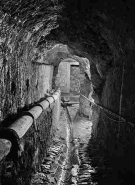 Conduit hydraulique des infirmeries vu depuis la source. © Région Bourgogne-Franche-Comté, Inventaire du patrimoine