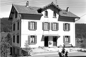 Façade antérieure vue de trois quarts. © Région Bourgogne-Franche-Comté, Inventaire du patrimoine