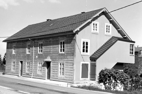 Vue de situation de l'édifice dans la rue. © Région Bourgogne-Franche-Comté, Inventaire du patrimoine