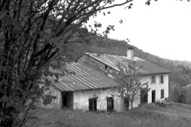 Façade antérieure vue de trois quarts. © Région Bourgogne-Franche-Comté, Inventaire du patrimoine